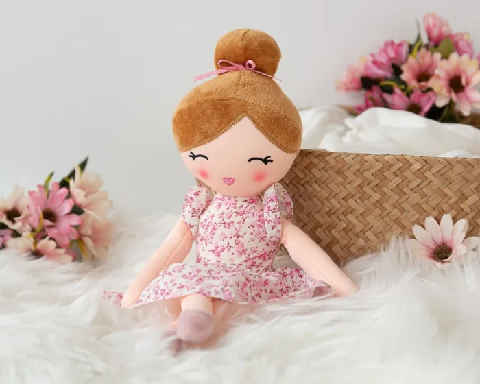 Muñeca Kiokids de trapo en varios colores 5